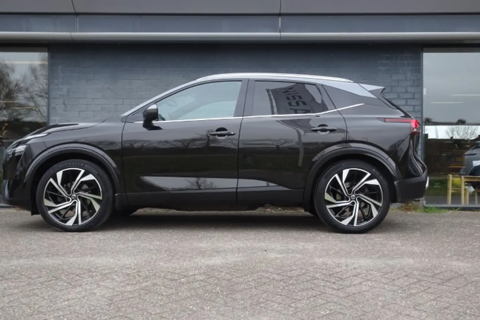 Nissan Qashqai 1.3 MHEV 158pk Xtronic Tekna Plus [Trekhaak + Pano Zwart - 2