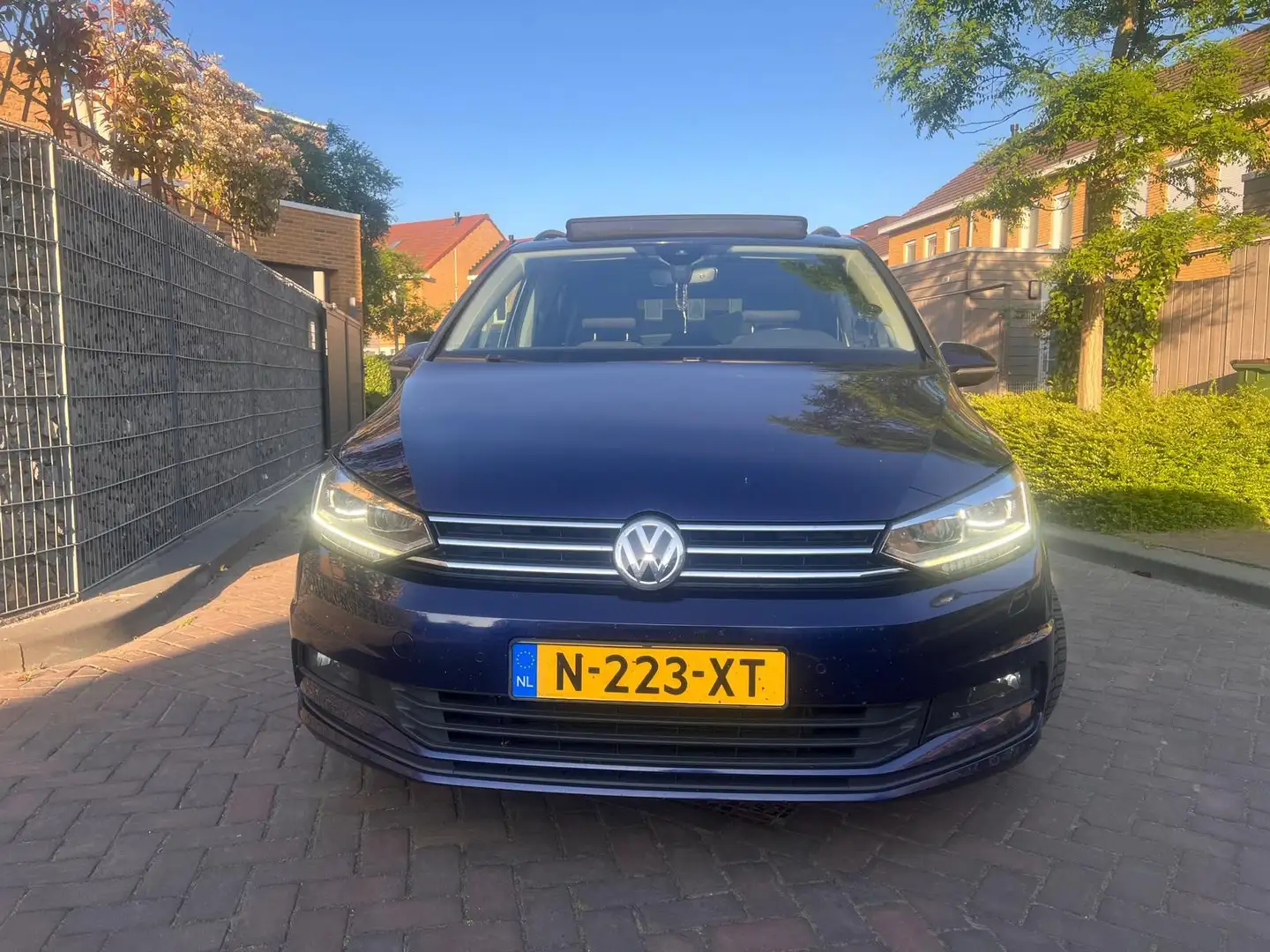 Volkswagen Touran 1.6 TDI SCR Highline Edition R 7p *Voll* Blauw - 2