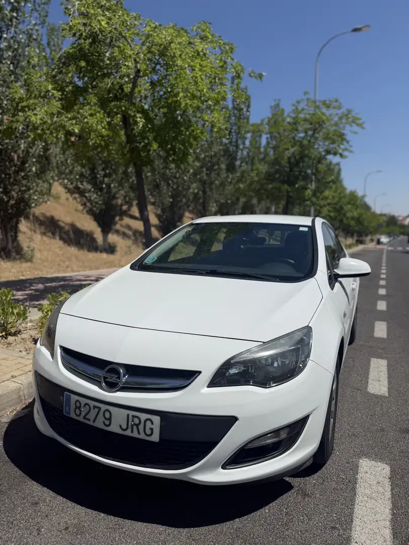 Opel Astra Sedán 1.6CDTi S/S Elegance 110 - 1
