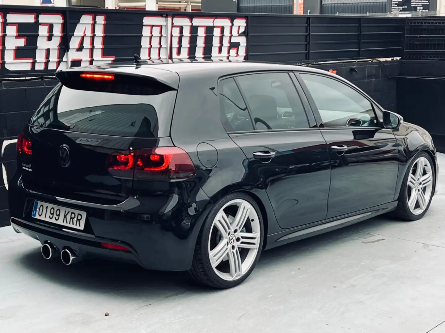 Volkswagen Golf 2.0 TSI R Negru - 2