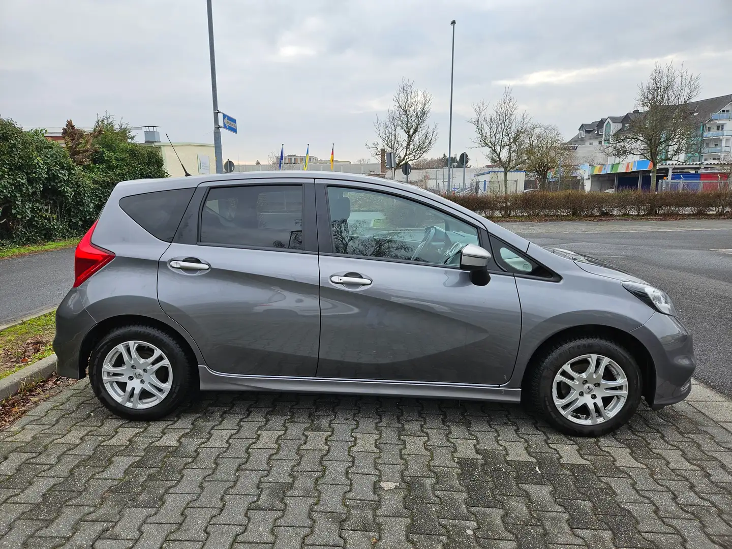 Nissan Note Note 1.2 DIG-S n-tec / TÜV bei Übergabe Šedá - 2