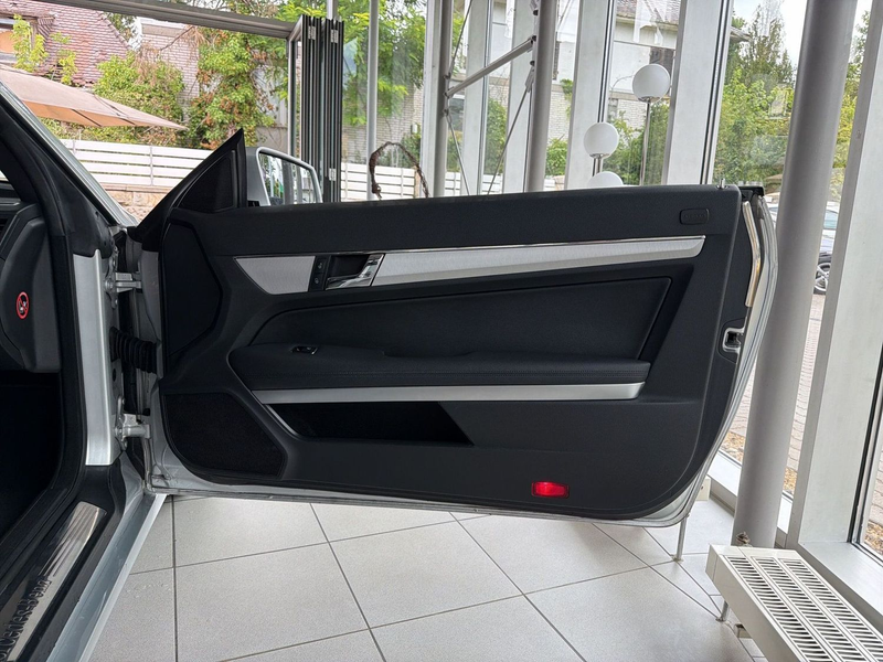 Mercedes-Benz E 250 CGI DISTRONIC ACC AIRSCARF SITZHZG XENON — photo 14