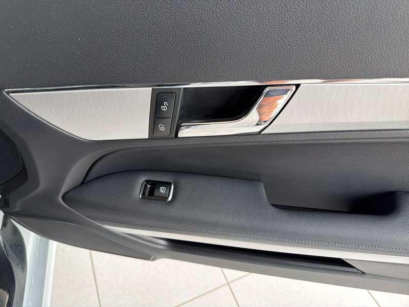 Mercedes-Benz E 250 CGI DISTRONIC ACC AIRSCARF SITZHZG XENON — photo 15