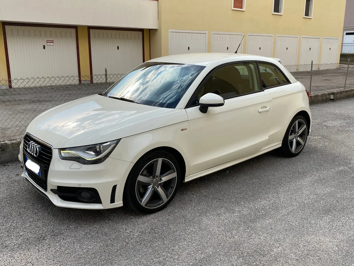 Audi A1 A1 1.6 tdi Ambition 105cv Bianco - 2