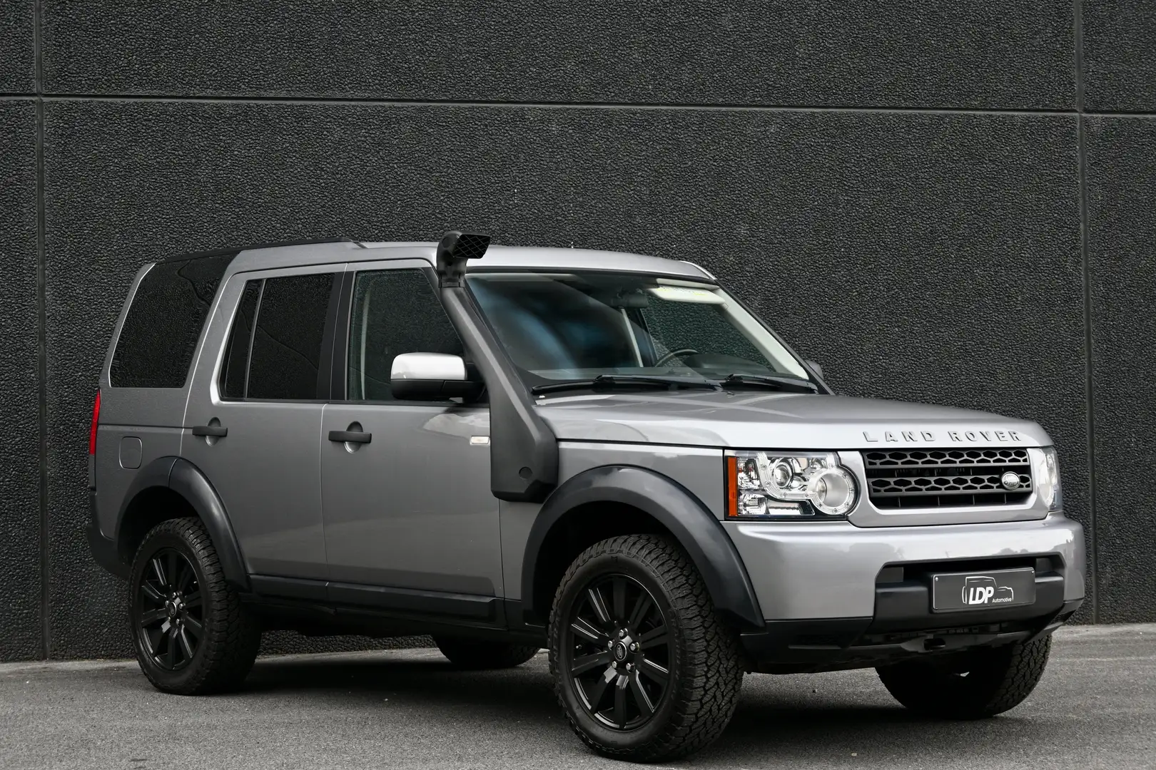 Land Rover Discovery 3.0 TDV6 Adventure Szürke - 2