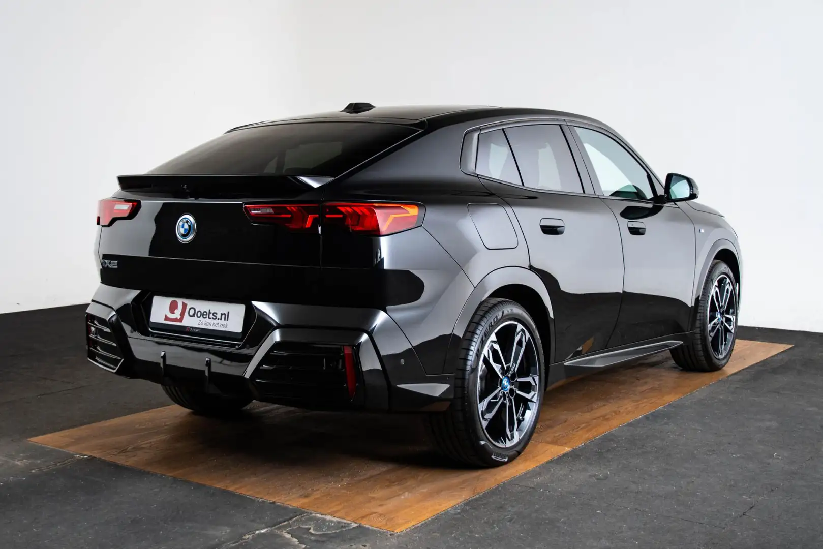 BMW iX2 xDrive30 67 kWh M Sport - Panoramadak - Innovation Negru - 2