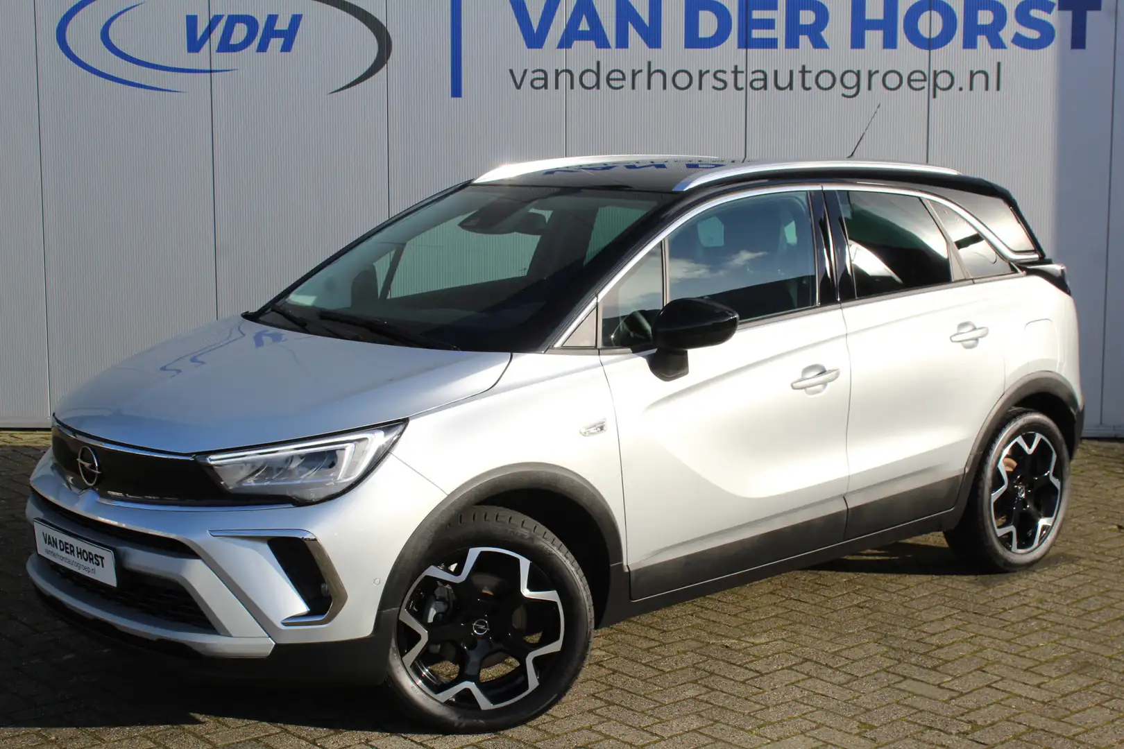 Opel Crossland 1.2-110pk Turbo 'Elegance'. Mooie en luxe hoogzitt Zilver - 1