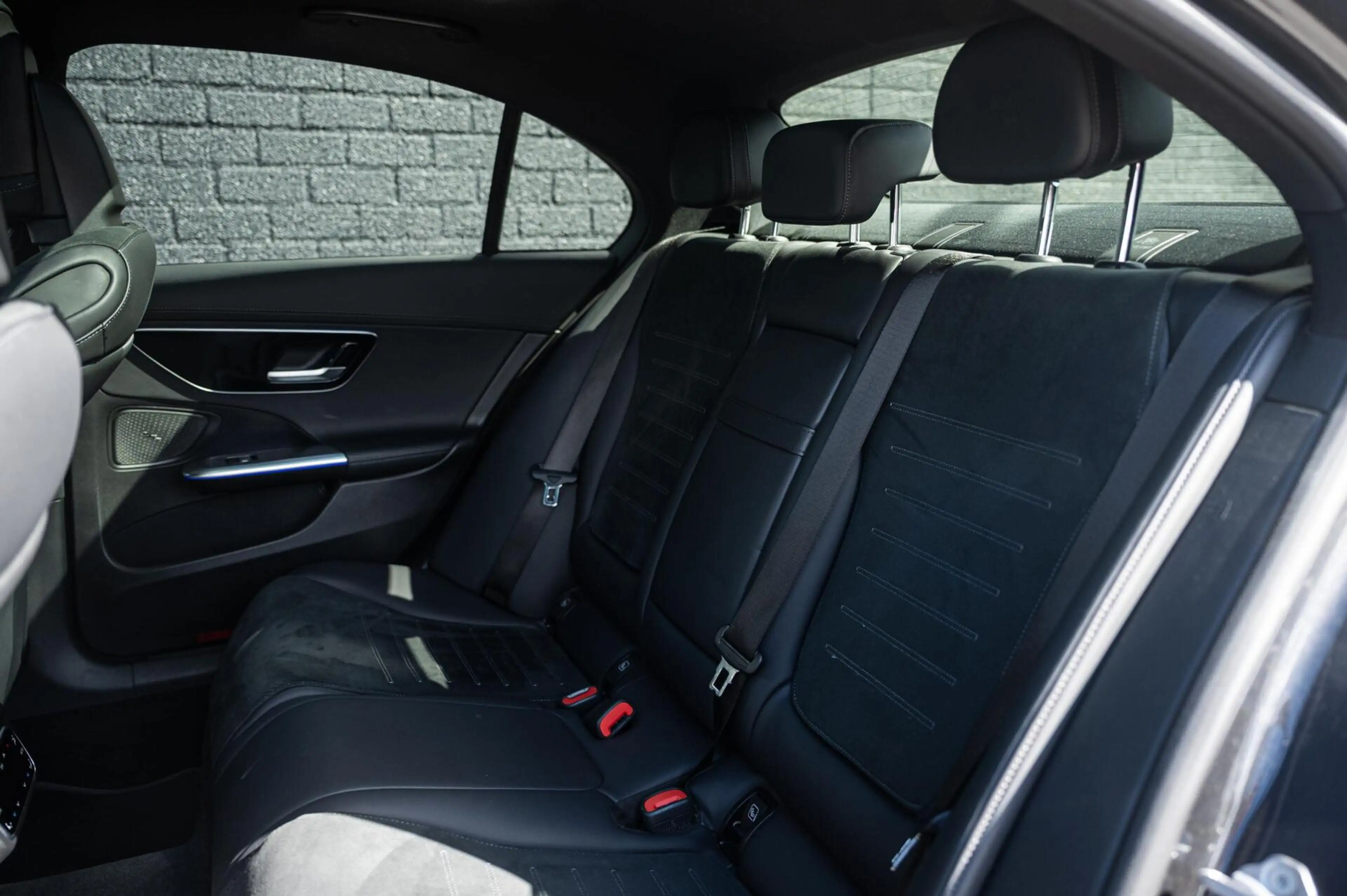 Mercedes-Benz C 300 e AMG Line PANORAMADAK DIGITAL LIGHT ADAPTIVE CRUI — photo 26