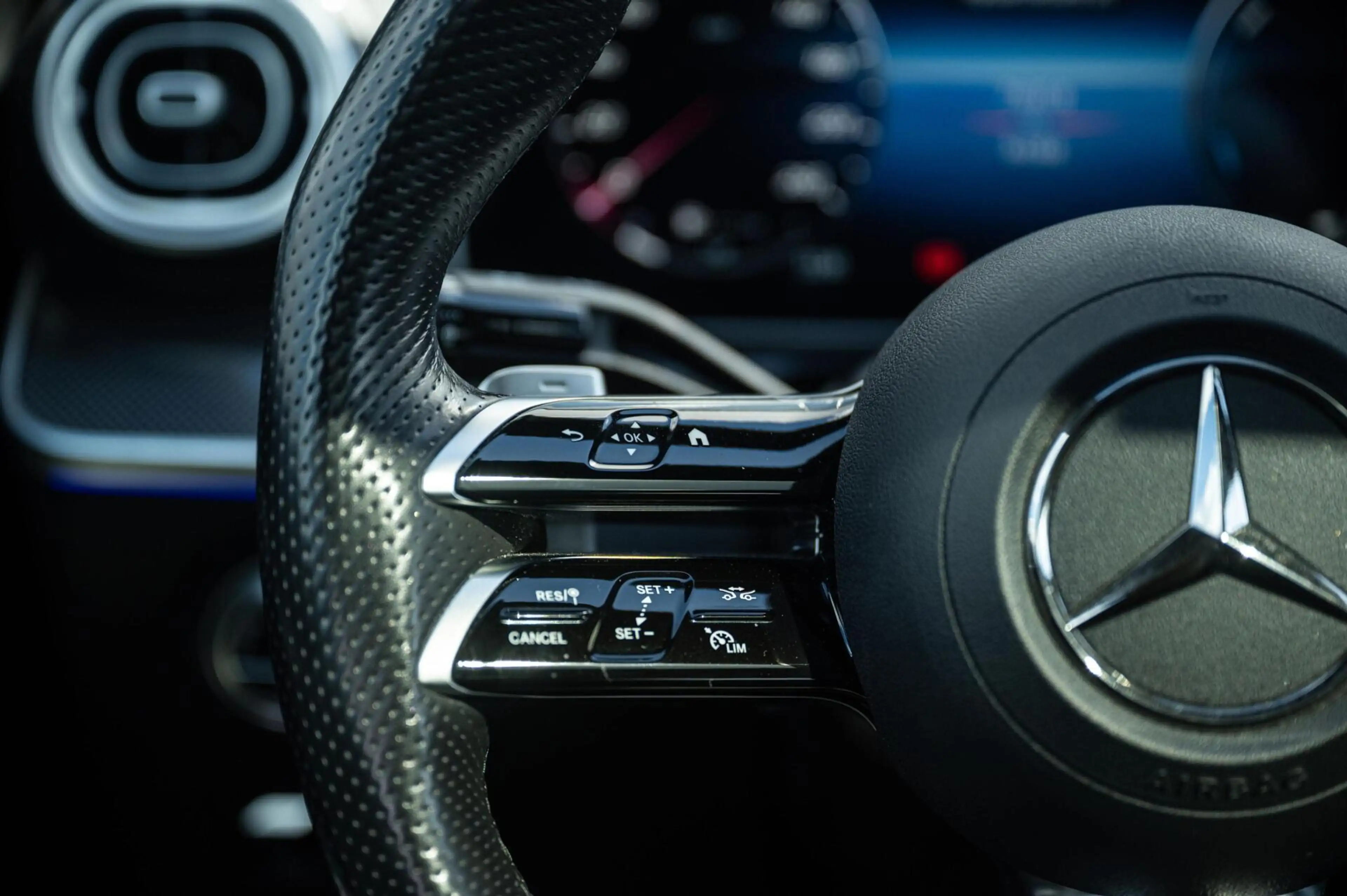 Mercedes-Benz C 300 e AMG Line PANORAMADAK DIGITAL LIGHT ADAPTIVE CRUI — photo 14