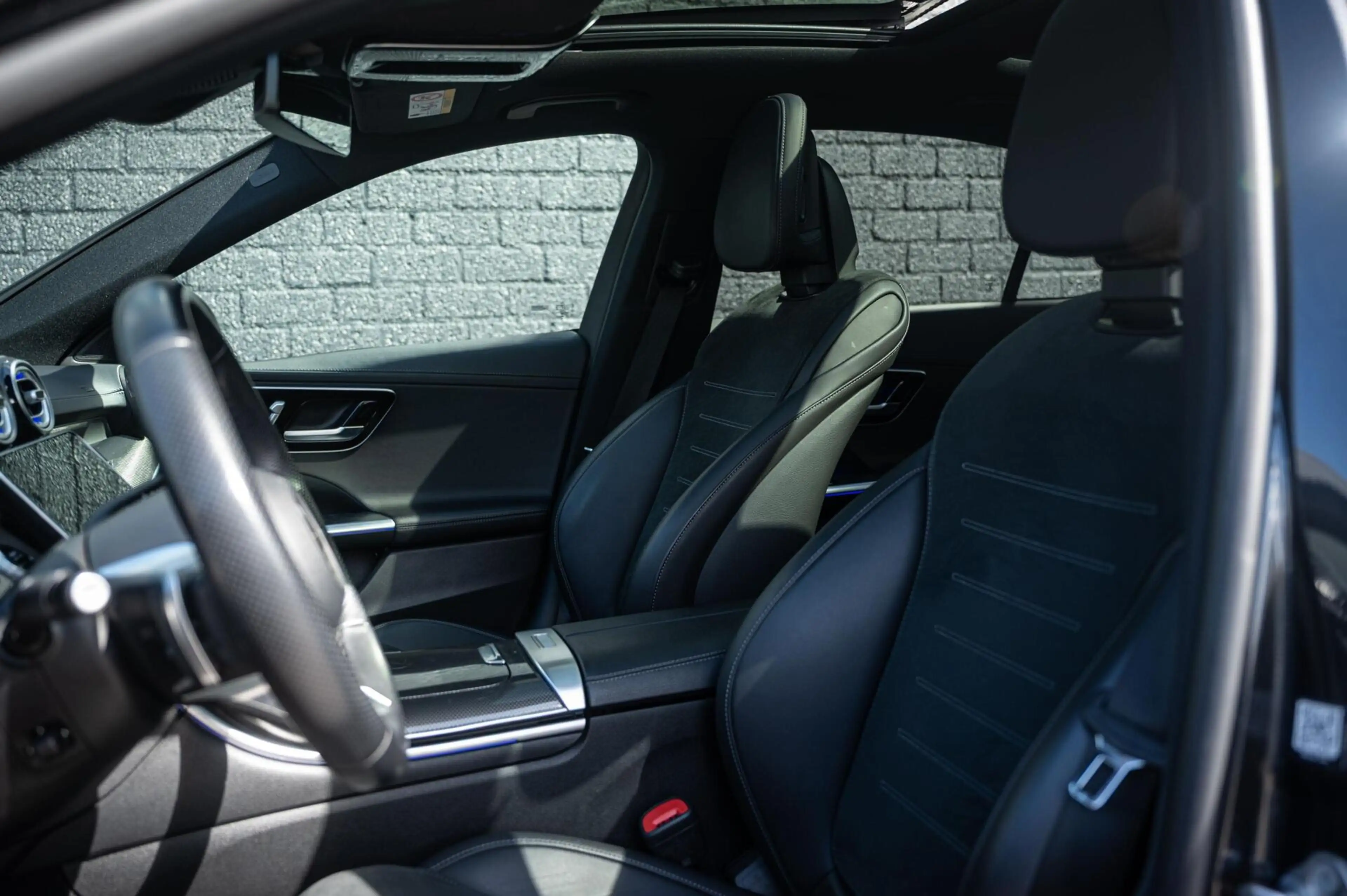 Mercedes-Benz C 300 e AMG Line PANORAMADAK DIGITAL LIGHT ADAPTIVE CRUI — photo 5