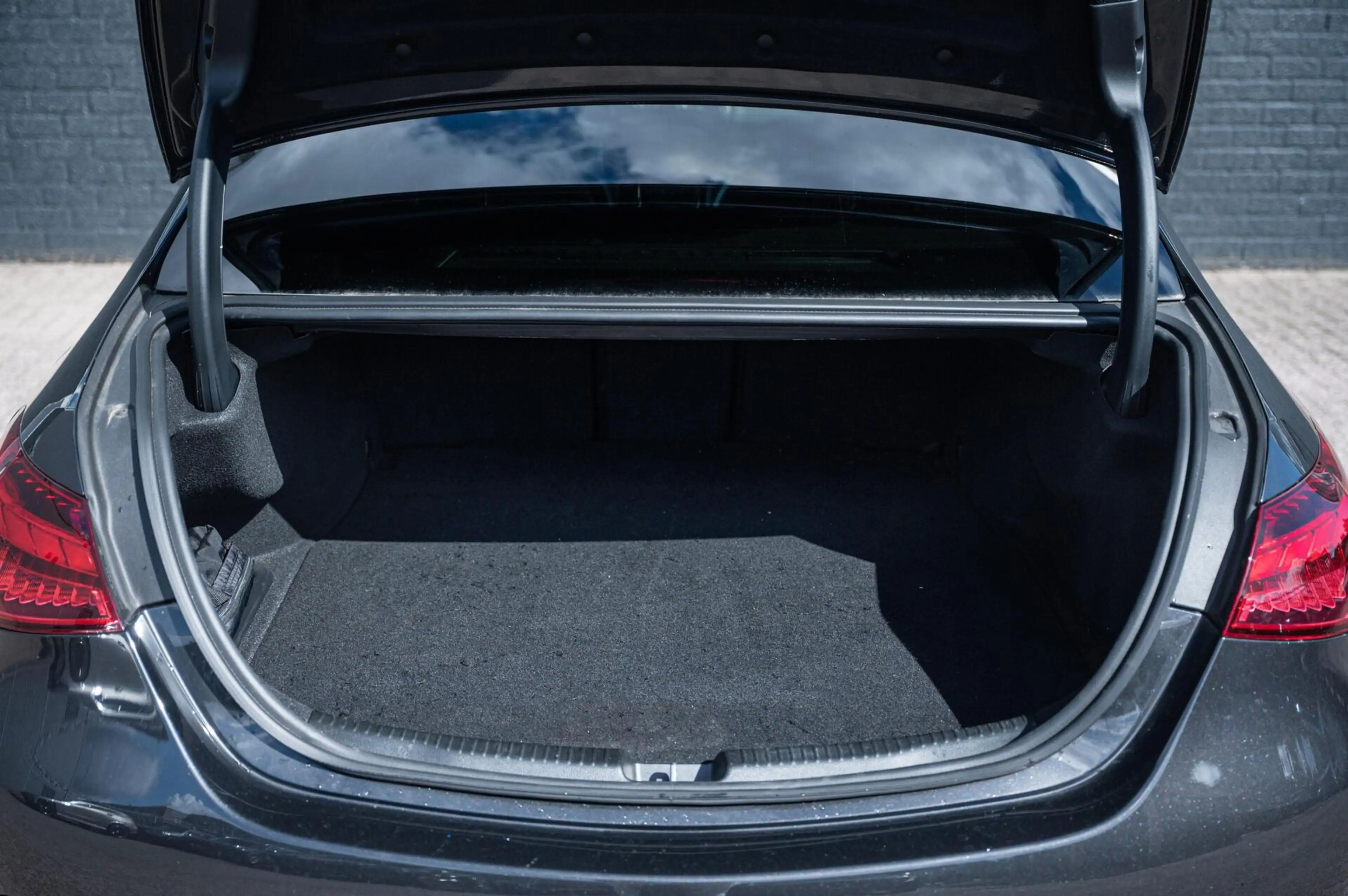 Mercedes-Benz C 300 e AMG Line PANORAMADAK DIGITAL LIGHT ADAPTIVE CRUI — photo 19