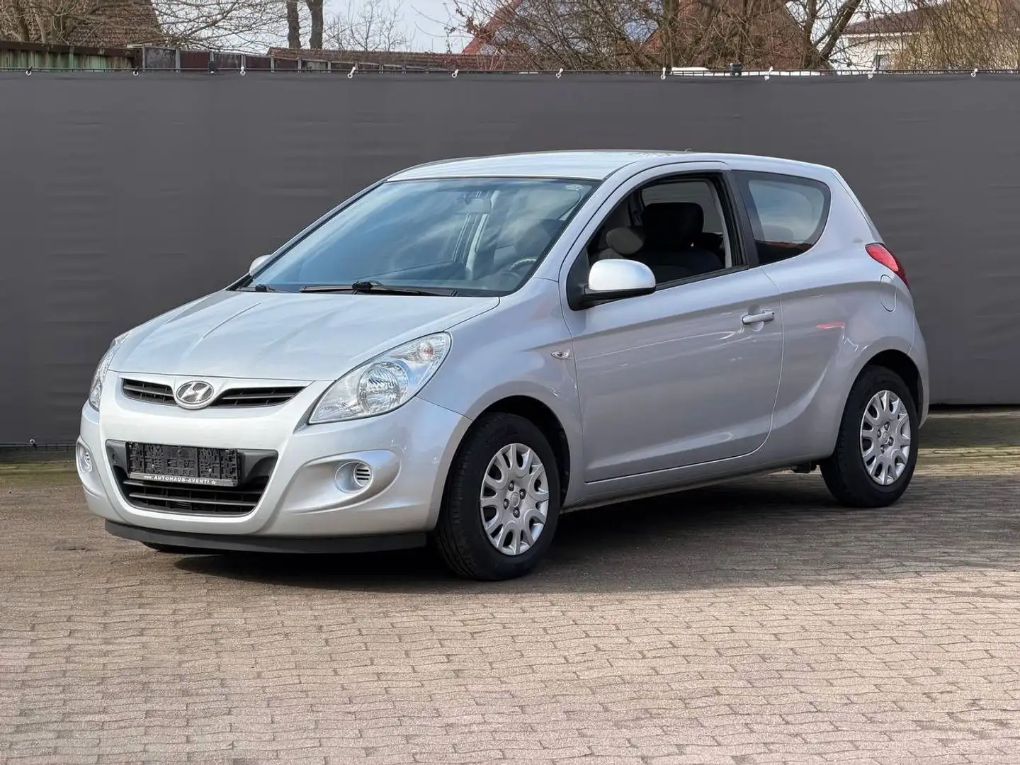 Hyundai i20 Classic Grau - 1