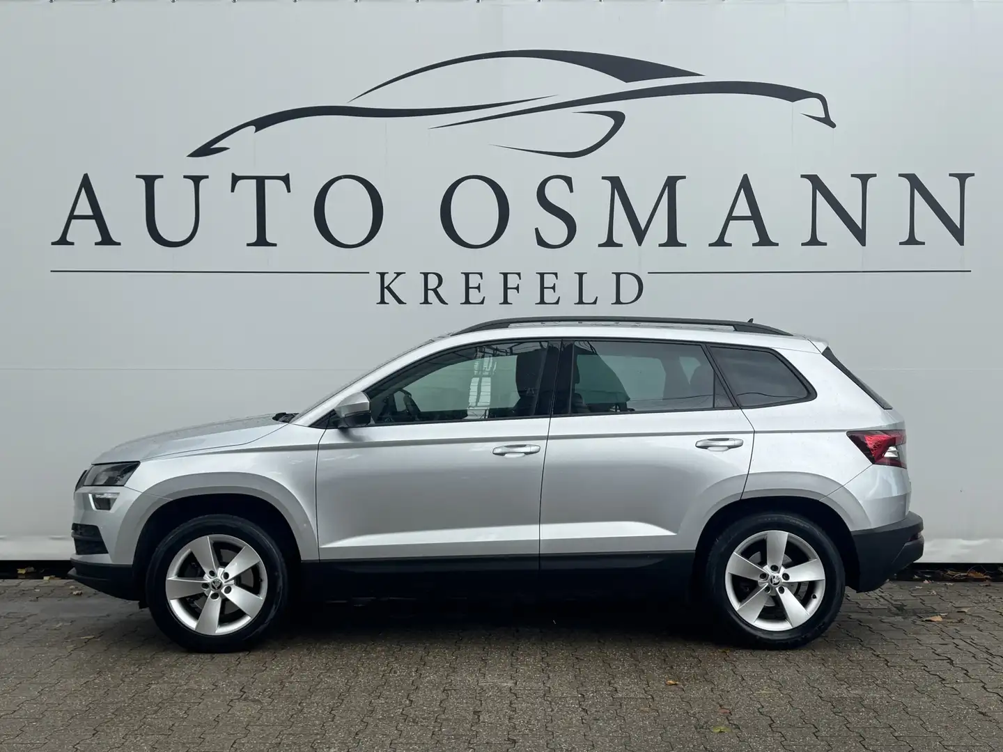 Skoda Karoq 2.0 TDI SCR 4x4 DSG Ambition Zilver - 2