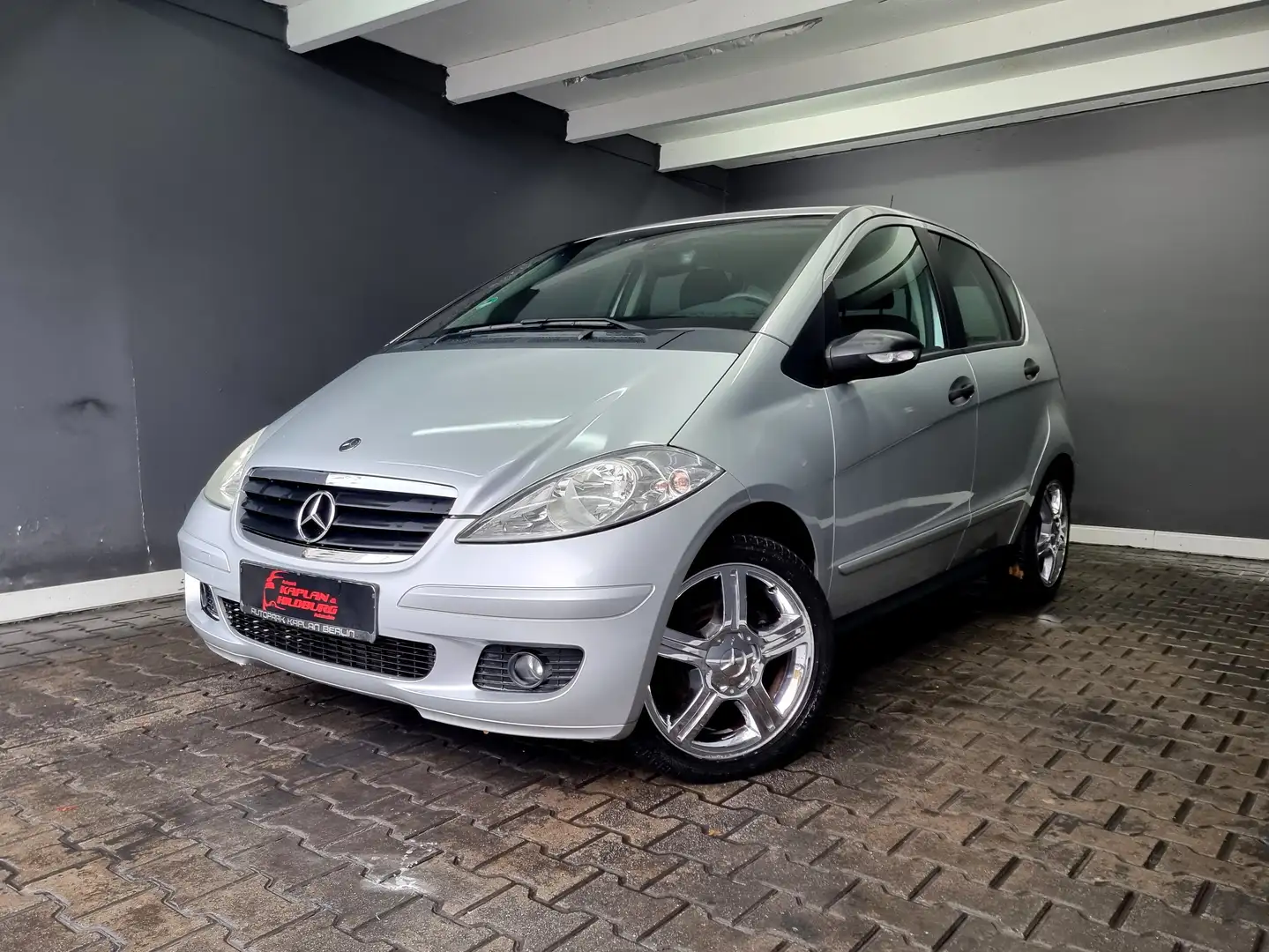 Mercedes-Benz A 180 AUTOMATIK, KLIMAANLAGE, TEMPOMAT Silber - 1