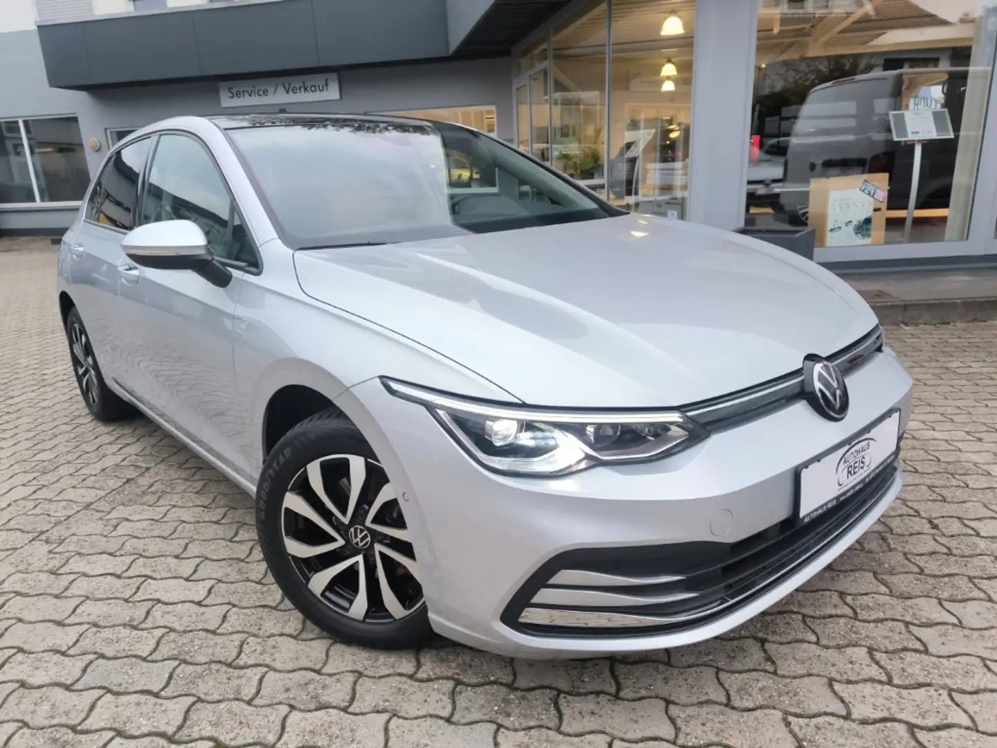 Volkswagen Golf VIII eTSI Active DSG ACC AHK PANORAMA APPCONNECT K Silber - 1