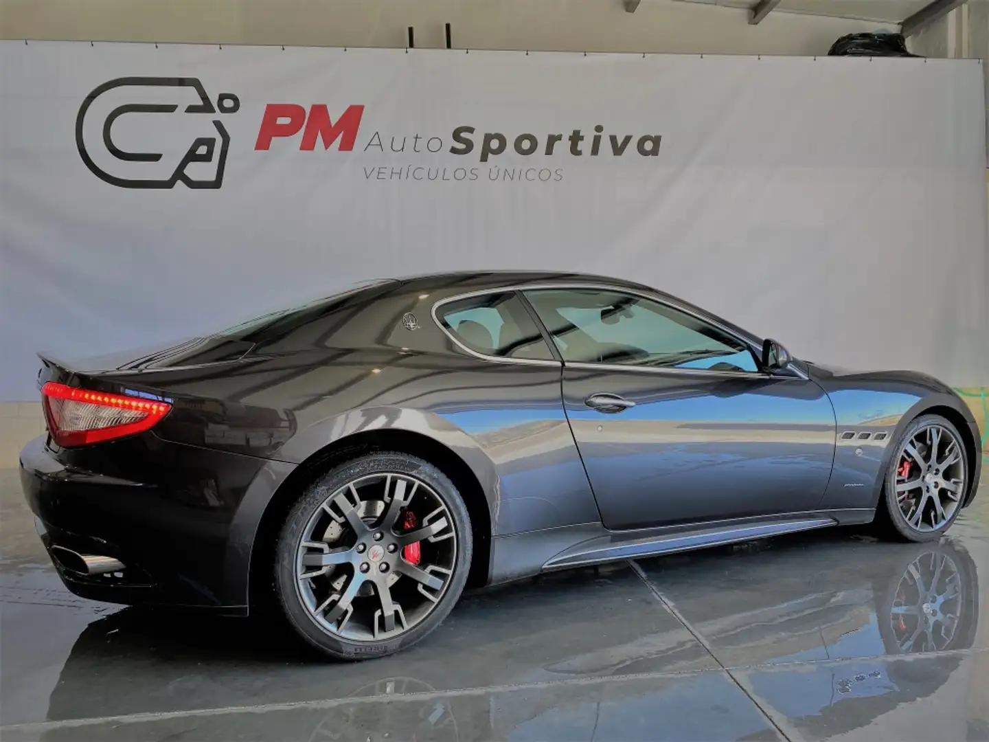 Maserati GranTurismo S Aut. Szary - 1