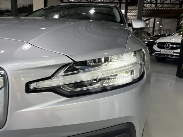 Volvo V60 view 11