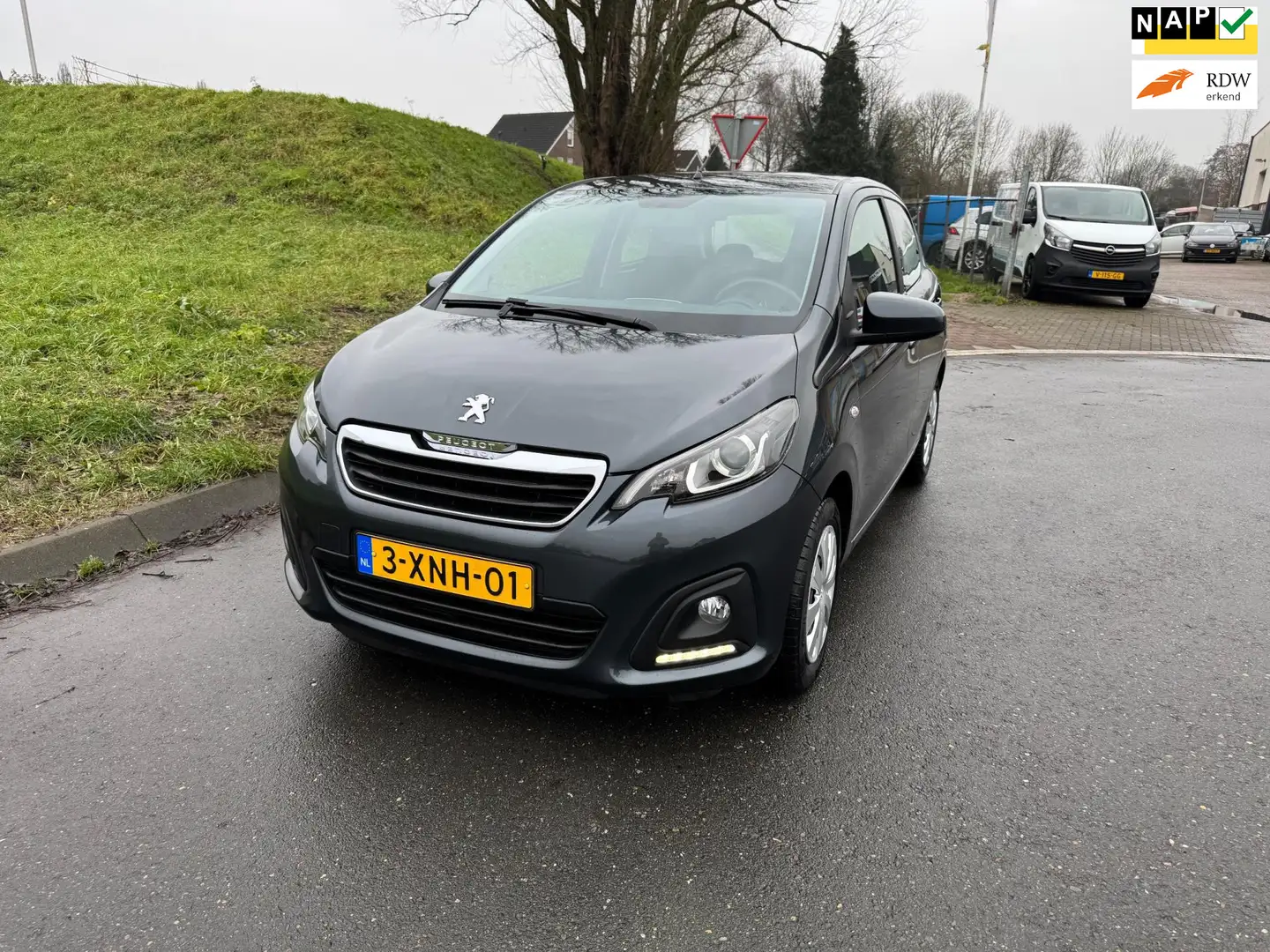 Peugeot 108 1.0 e-VTi Active Grijs - 1