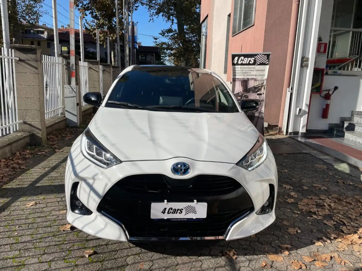 Toyota Yaris 1.5 Hybrid 5 porte Lounge In arrivo Blanc - 2