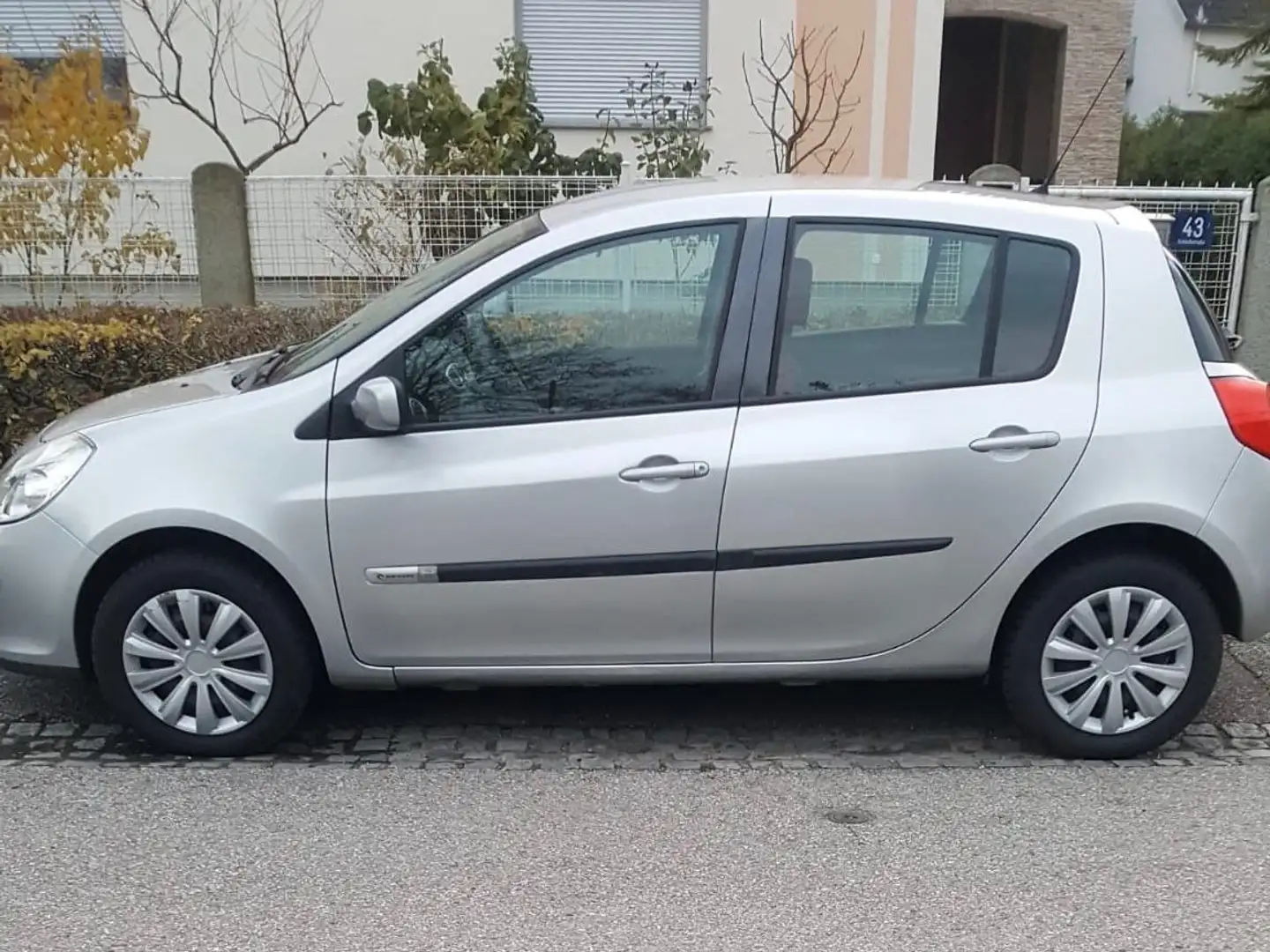 Renault Clio Rip Curl 1,5 dCi Silber - 2