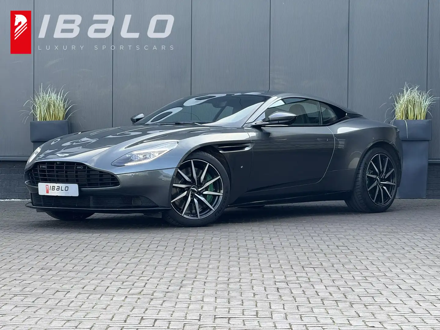 Aston Martin DB11 5.2 V12 | NL-auto | Dealer Onderh | PPF | Szürke - 1