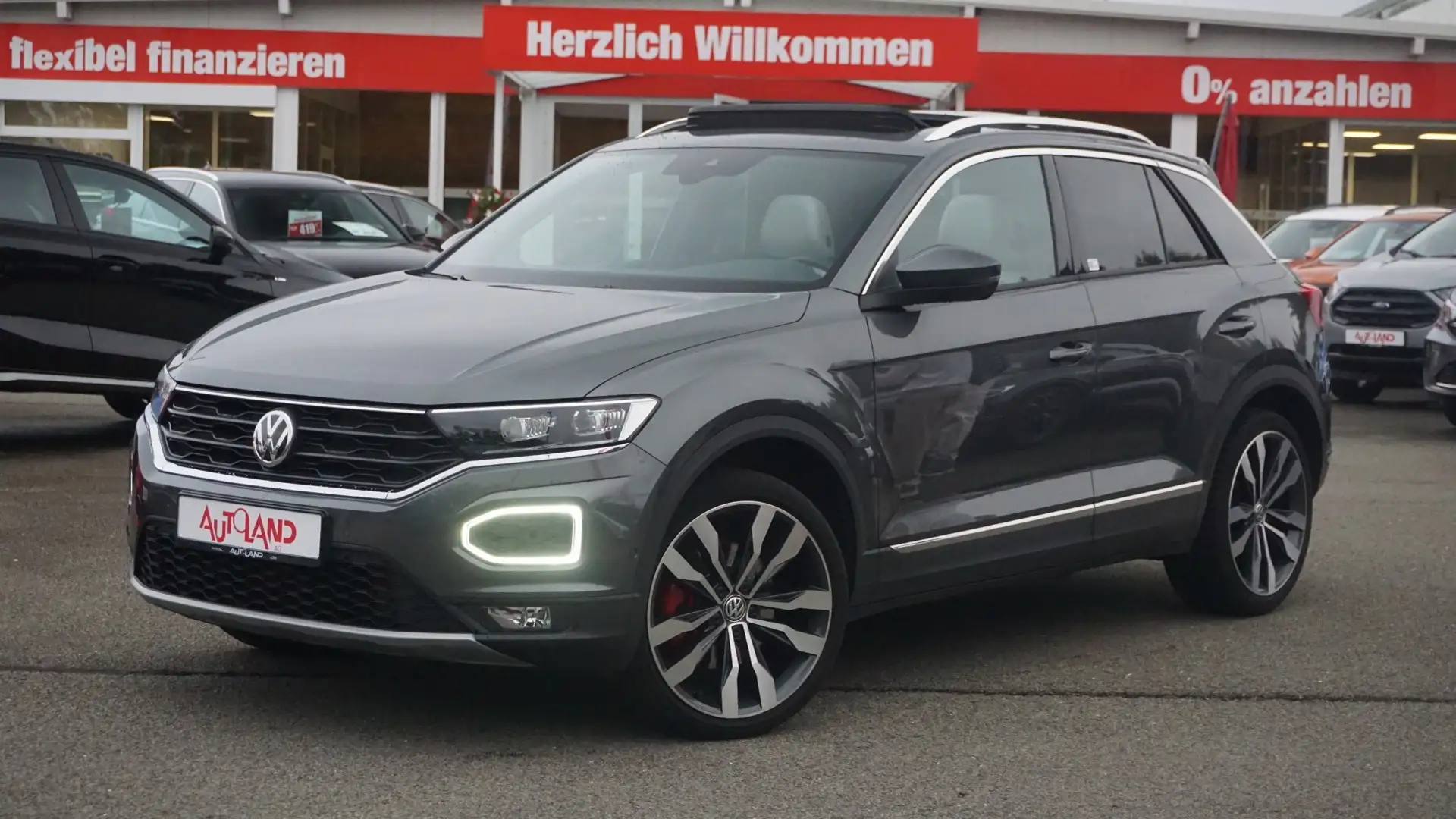 Volkswagen T-Roc 2.0 Sport 4Motion LED Navi Beats Panorama Grau - 2