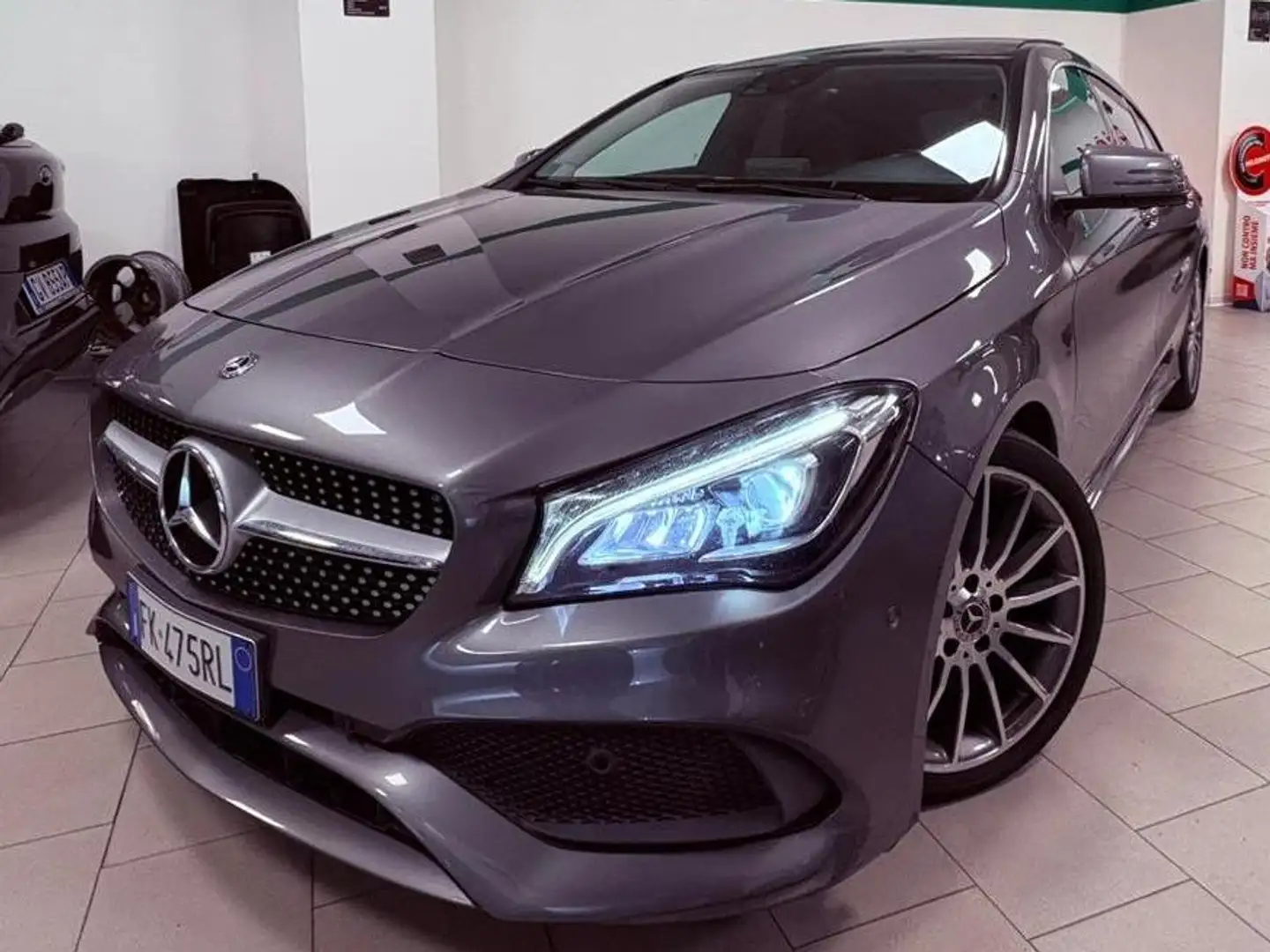 Mercedes-Benz CLA 200 CLA Shooting Brake d Premium 4matic auto Grigio - 1