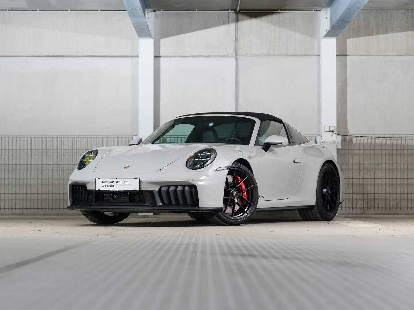 Porsche 911 Targa 4 GTS Grau - 1