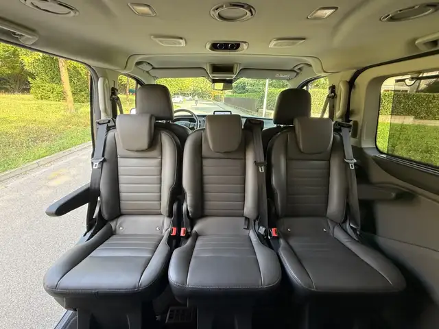 Ford Tourneo Custom view 9