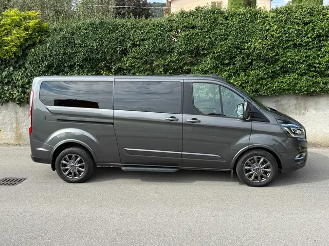 Ford Tourneo Custom view 5