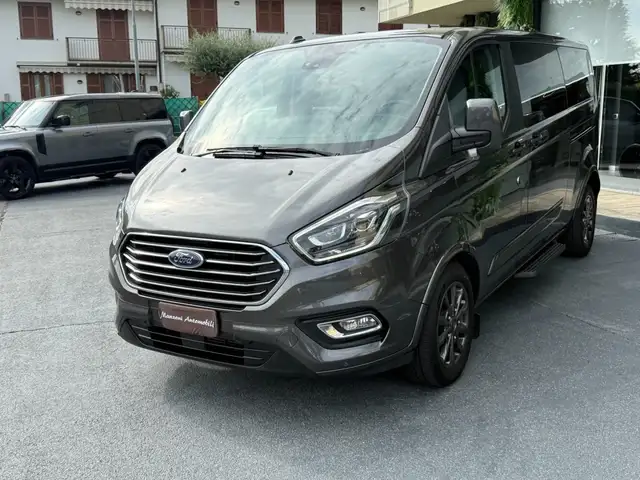 Ford Tourneo Custom view 3