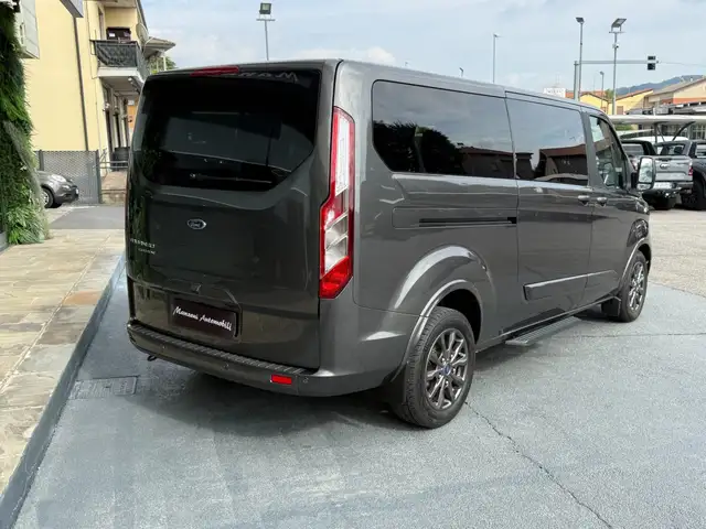 Ford Tourneo Custom view 4