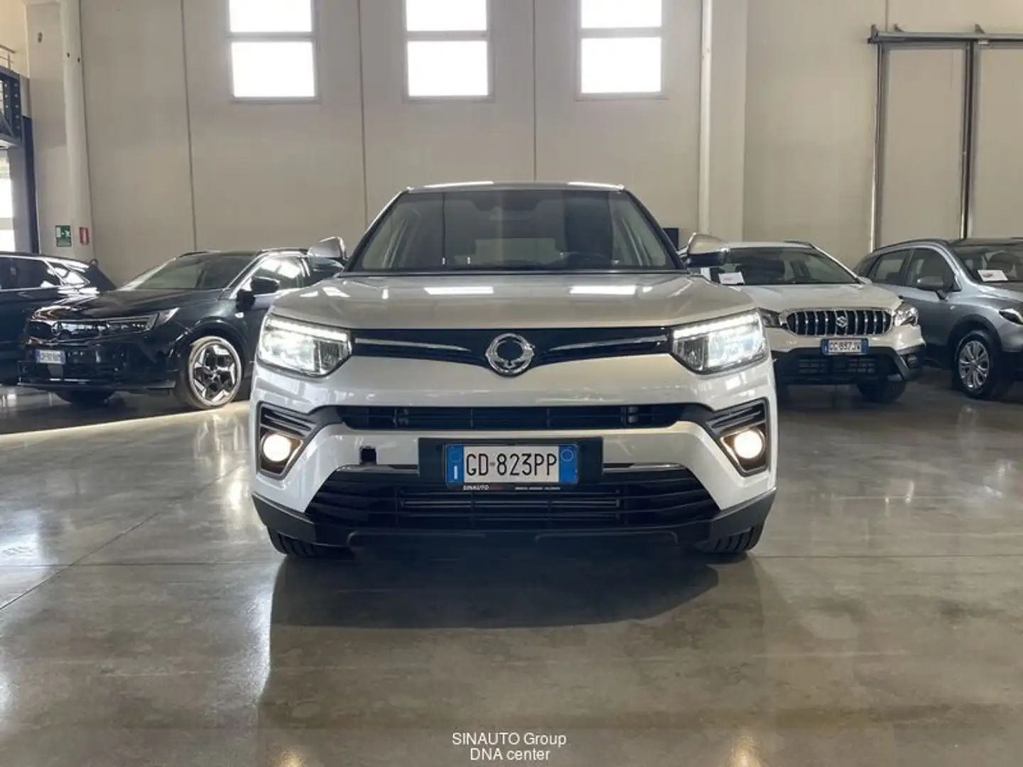 SsangYong Tivoli 1.6 diesel 2WD Exclusive Grey - 2