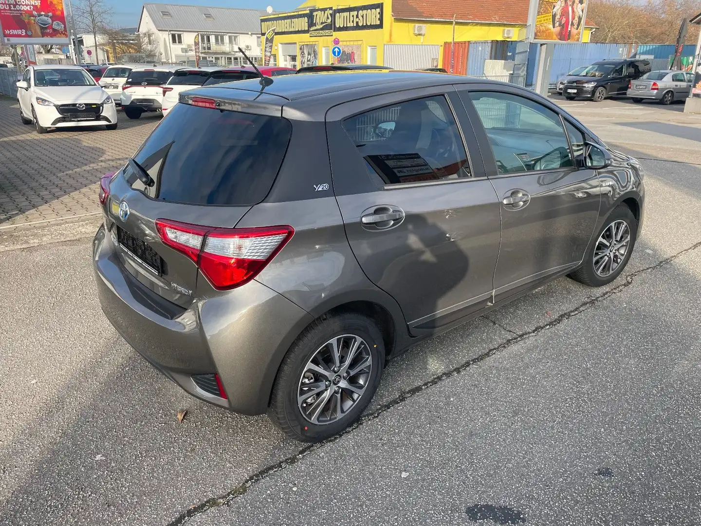 Toyota Yaris Hybrid Y20 Team D/Toyota Relaxgarantie Grau - 2
