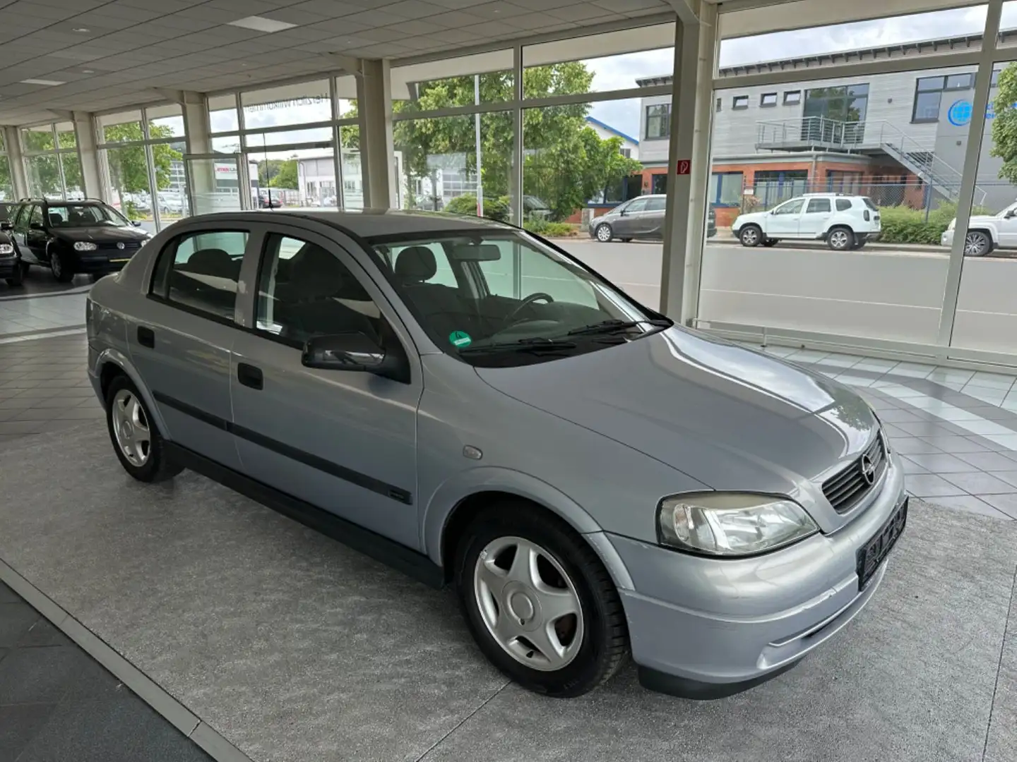 Opel Astra Gris - 1
