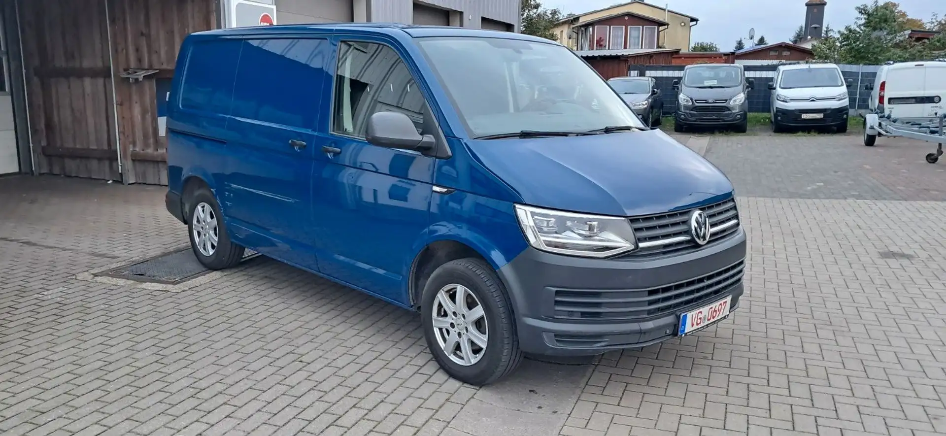 Volkswagen Transporter T6 Kurz Blau - 2