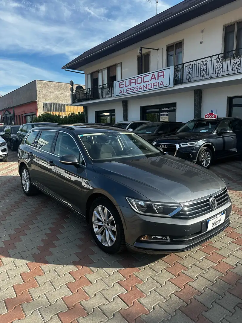 Volkswagen Passat Variant 2.0 tdi Comfortline 150cv dsg Grigio - 1