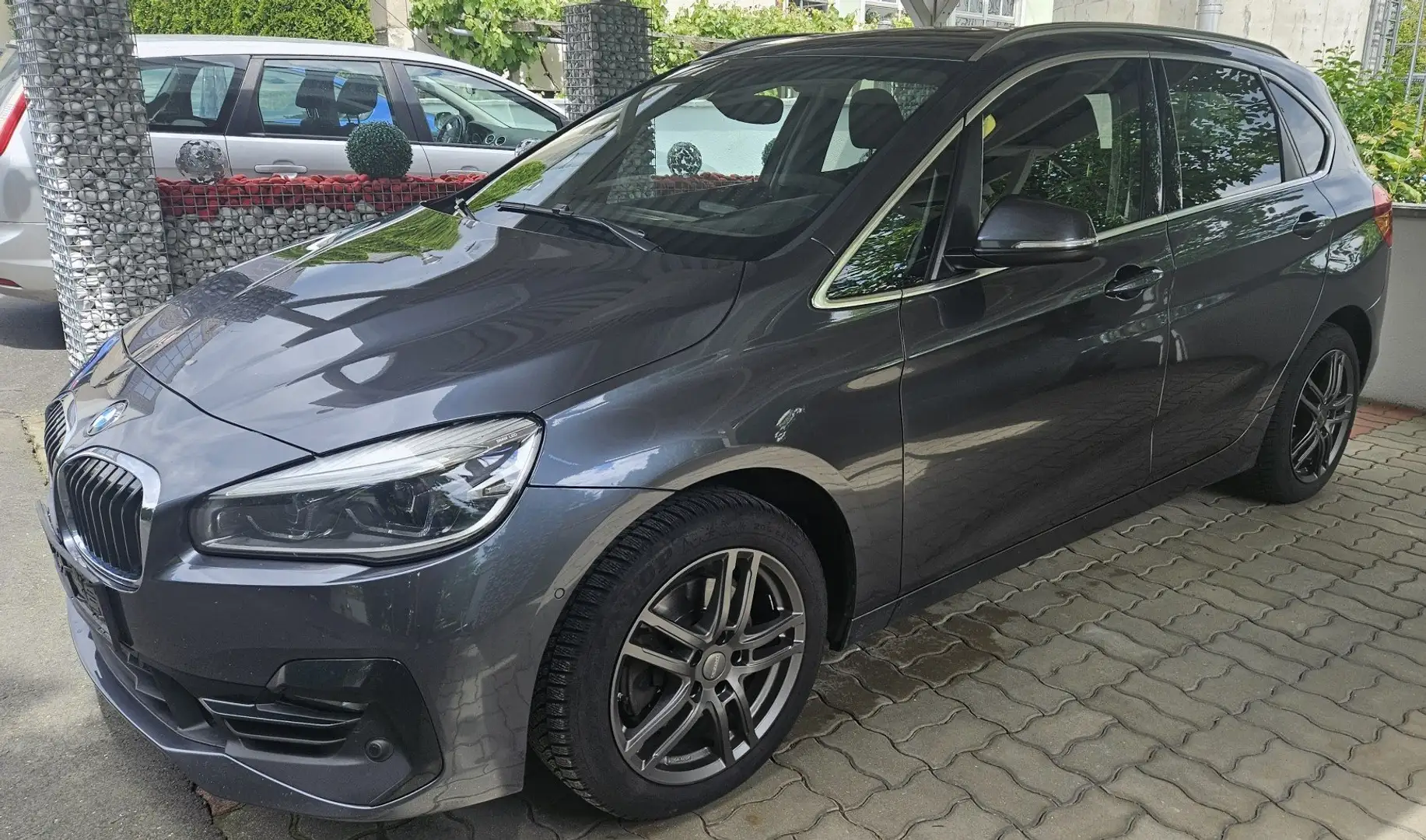 BMW 218 218d Active Tourer Sport Line Grau - 1