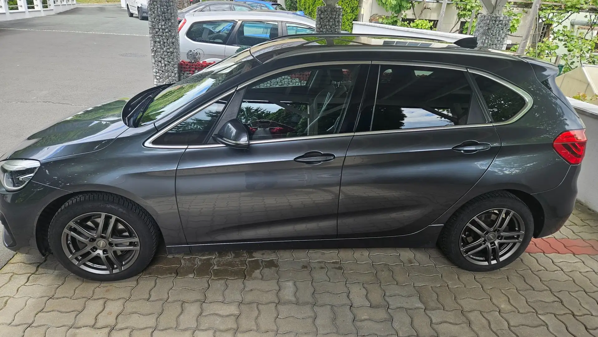 BMW 218 218d Active Tourer Sport Line Grau - 2