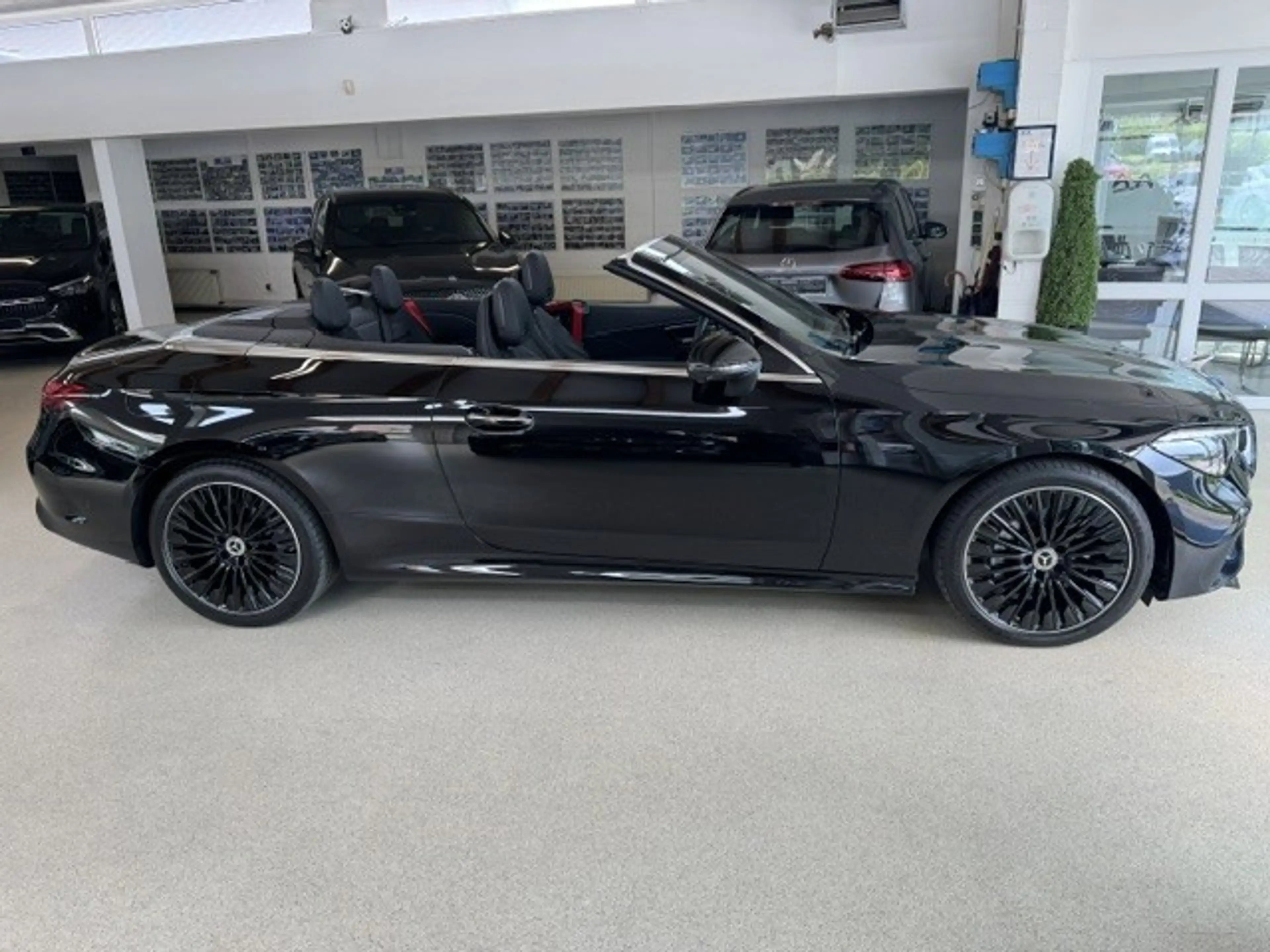 Mercedes-Benz CLE 220 d Cabrio+AMG+Night+Memory+DISTRONIC+360 Grad-Kamer — photo 4