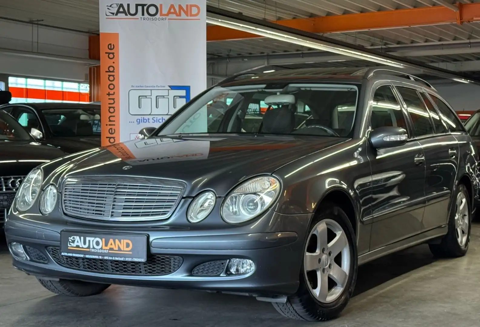 Mercedes-Benz E 200 T Kompressor*KLIMA*ESSD*NAVI*AHK*SHZG Szürke - 2