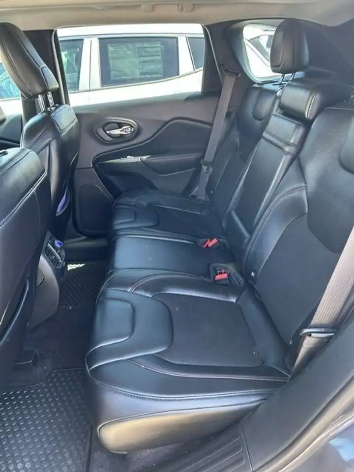 Jeep Cherokee снимка Jeep Cherokee