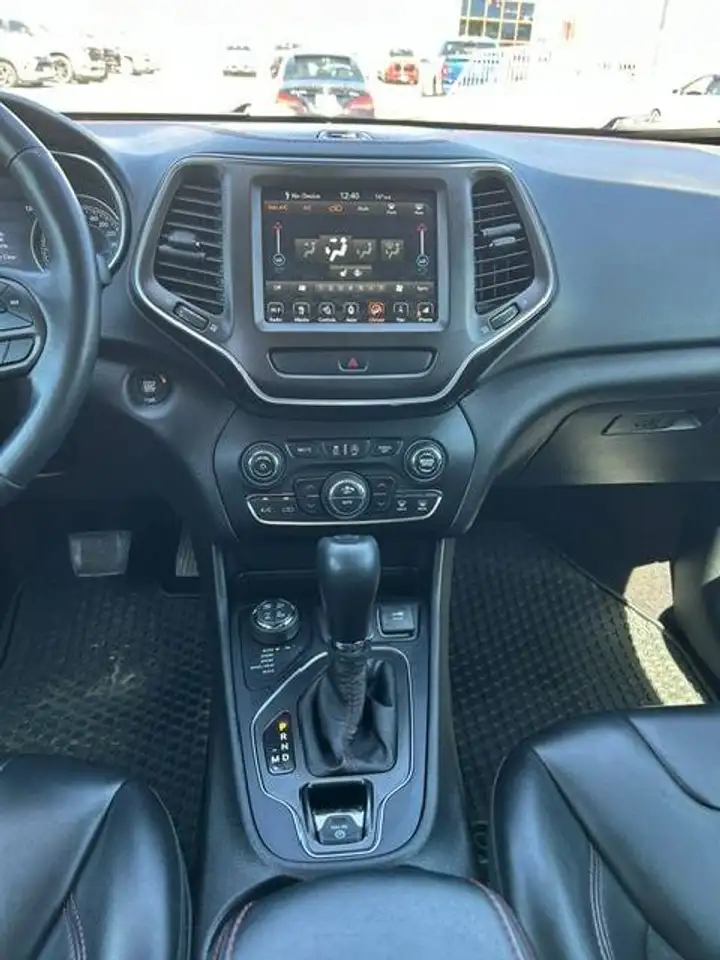 Jeep Cherokee снимка Jeep Cherokee