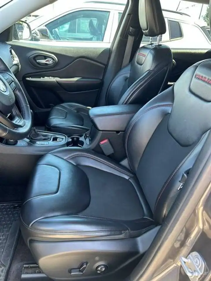 Jeep Cherokee снимка Jeep Cherokee