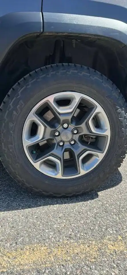 Jeep Cherokee снимка Jeep Cherokee