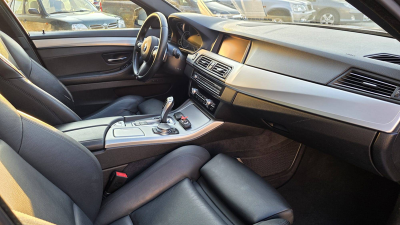 BMW 520 BMW 5 Series 520 M-Pack Diesel 190 PK — photo 13