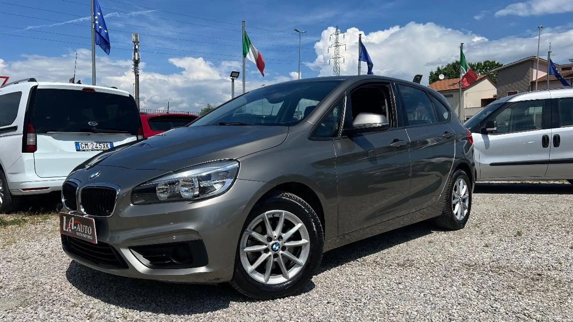 BMW 216 d Active Tourer Grau - 1