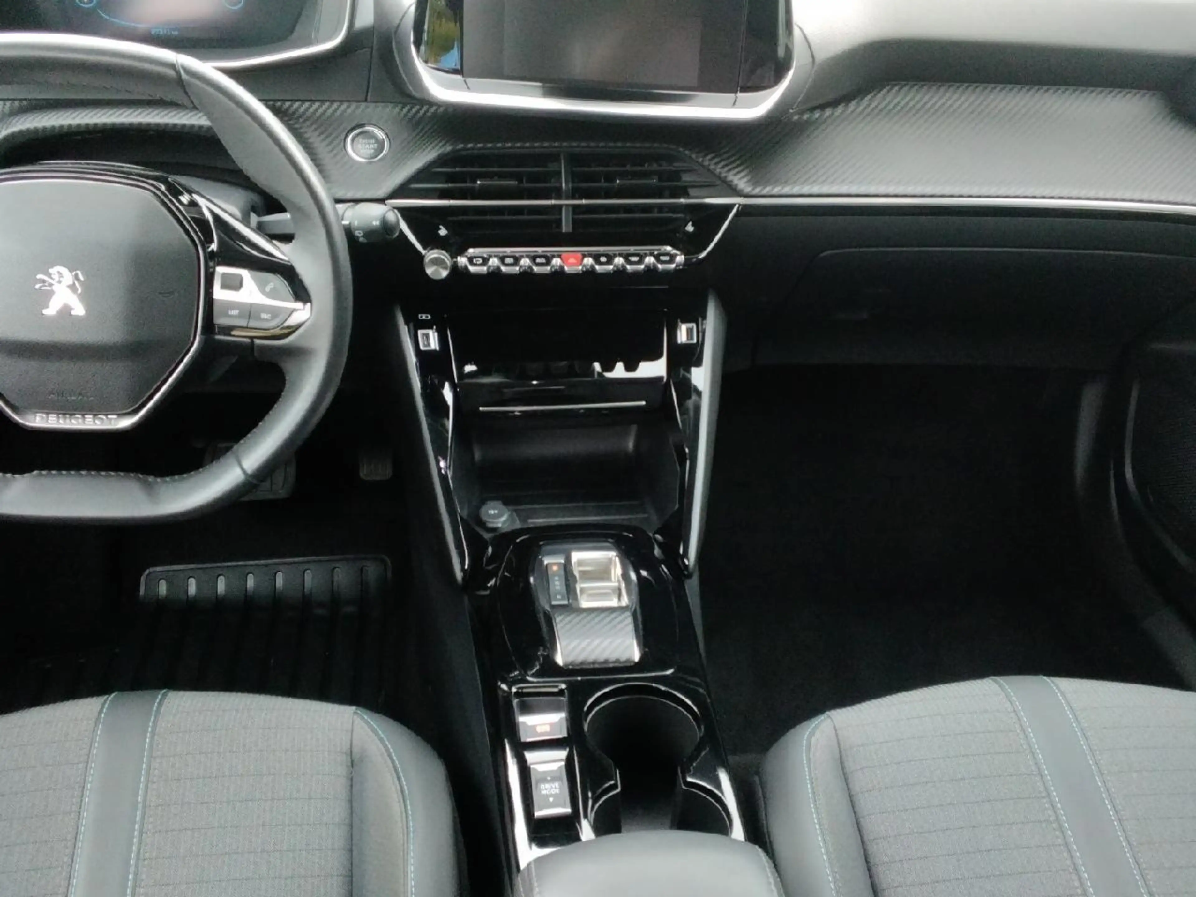 Peugeot e-2008 e- Allure Pack — photo 15