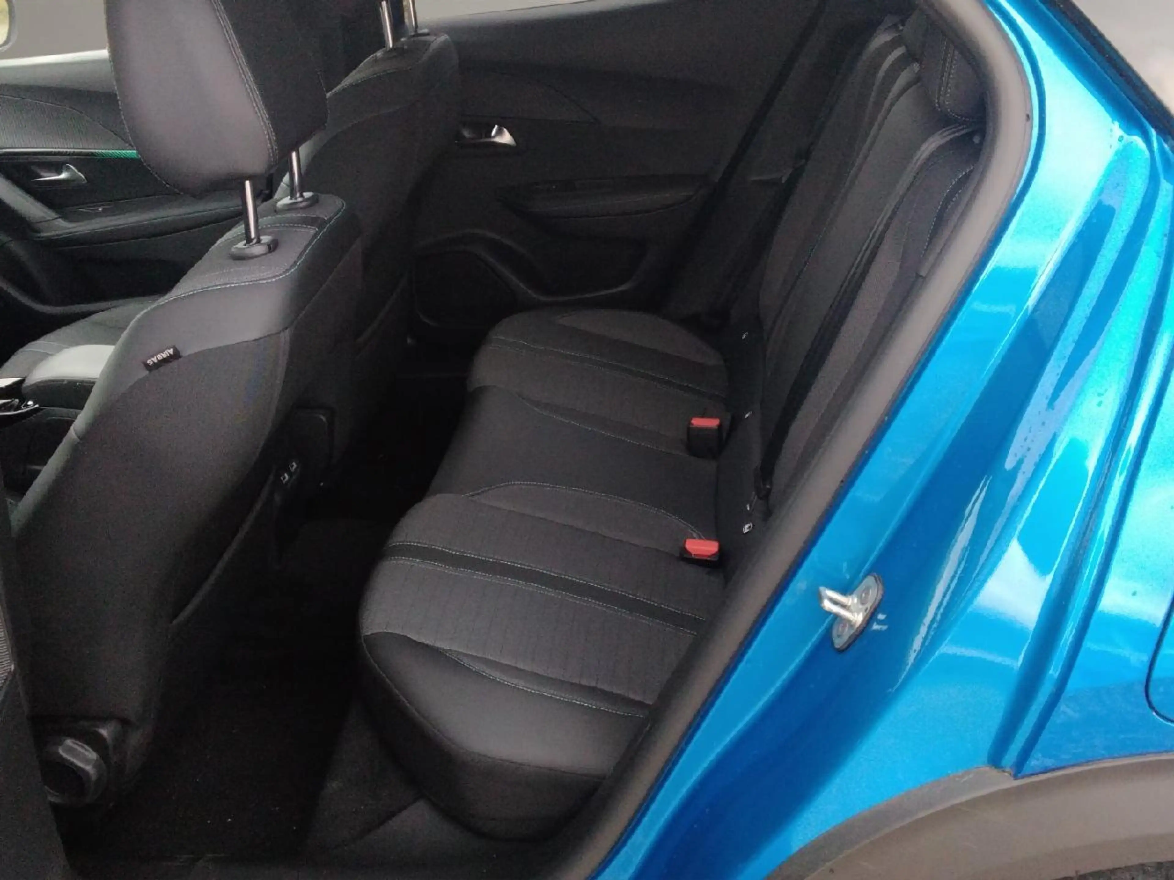 Peugeot e-2008 e- Allure Pack — photo 13