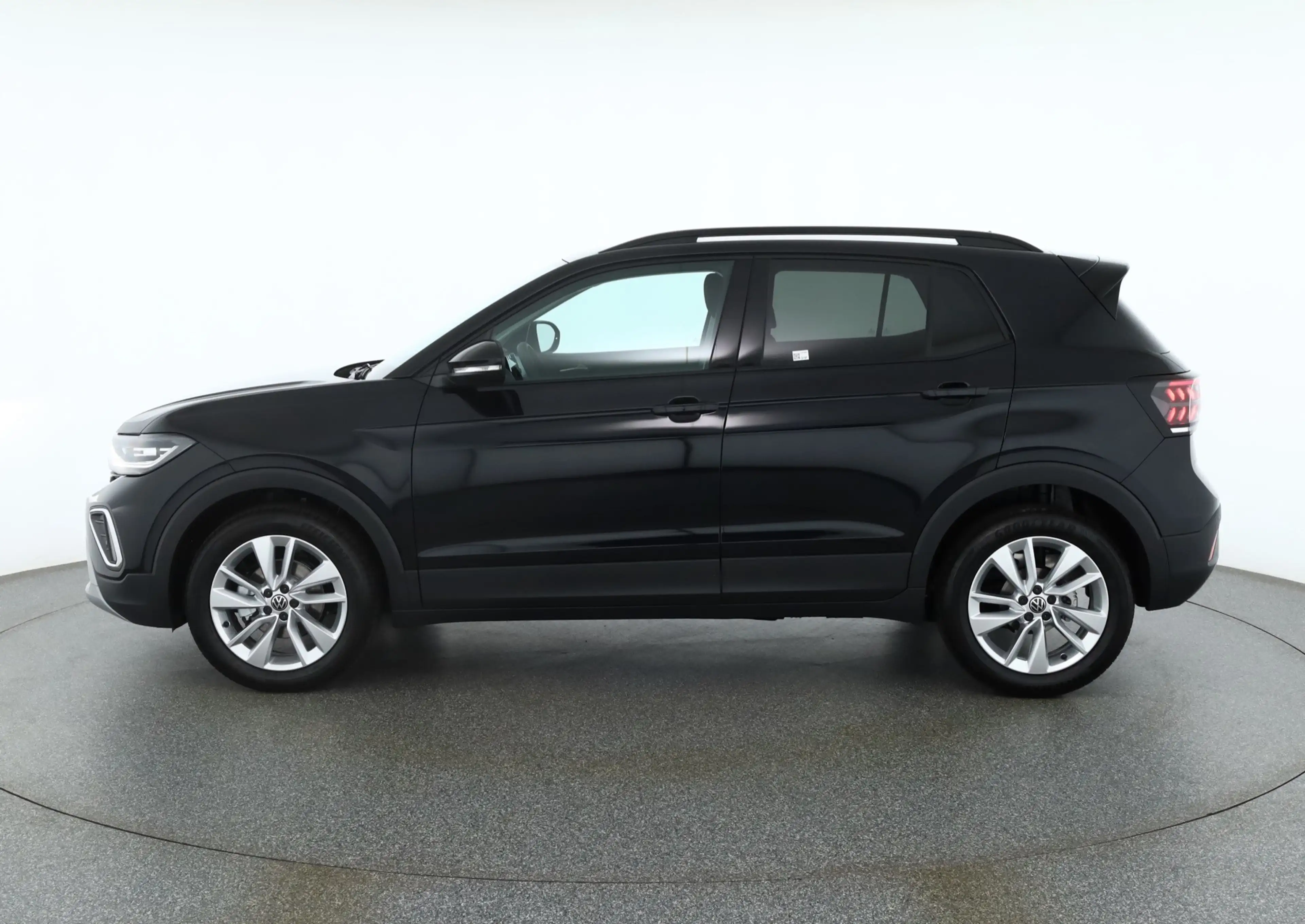 Volkswagen T-Cross 1.5 TSI DSG Matrix ACC Kamera — photo 2